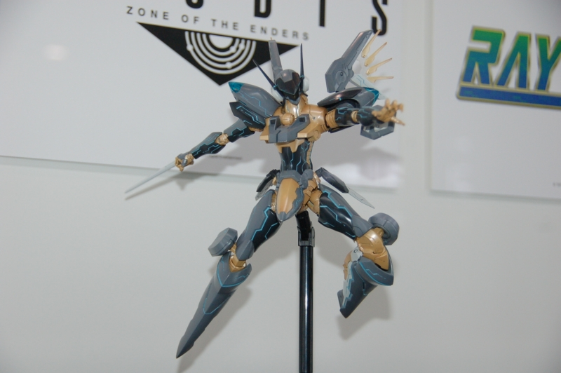 Illustration for article titled Quick! Zone of the Enders or Miku Hatsune Figures? Which Do You Want?